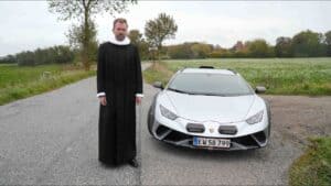 TIL SØNDERTHON SOM PRÆST I SJÆLDEN LAMBORGHINI!