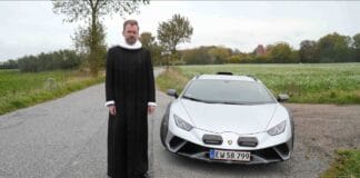 TIL SØNDERTHON SOM PRÆST I SJÆLDEN LAMBORGHINI! TIL SØNDERTHON SOM PRÆST I SJÆLDEN LAMBORGHINI!