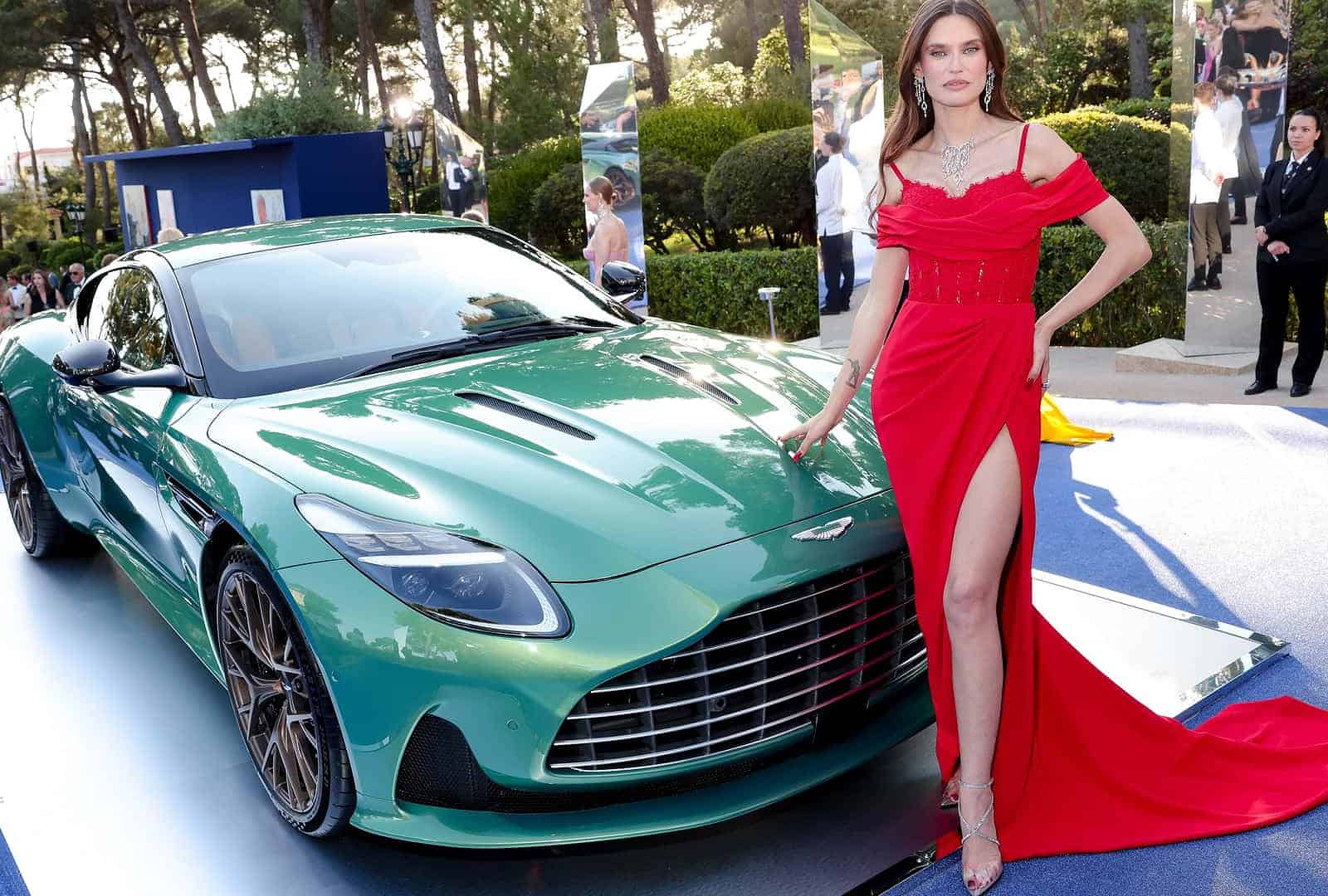 Den første Aston Martin DB12 er blevet solgt for over 11 millioner kr. Den Foerste Aston Martin Db12 Er Blevet Solgt For Over 11 Millioner Kr