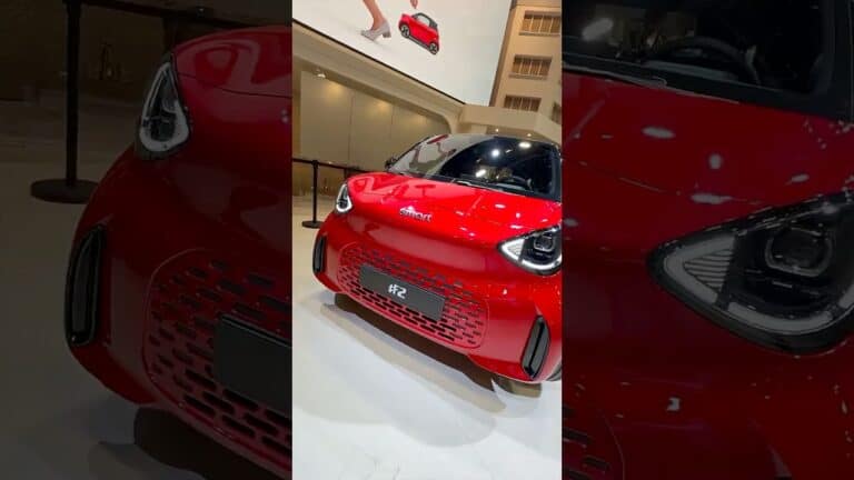 The two-seater smart is back 👀 And there’s a gold version only 999 people will get! 😍