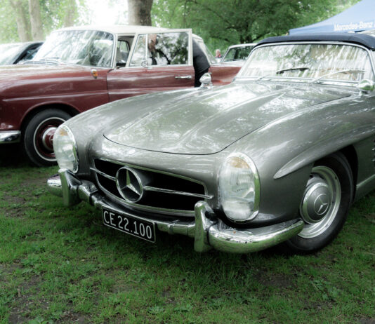 Biltræf på Gavnø Slot: Vintage Biler og Festlig Atmosfære Biltraef paa gavnoe slot vintage biler og festlig atmosfaere 110