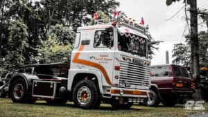 Biltræf på Gavnø Slot: Vintage Biler og Festlig Atmosfære Biltraef paa gavnoe slot vintage biler og festlig atmosfaere 37
