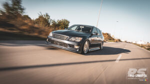 Lav moerk og gennemfoert thors lexus is300 sportcross 01