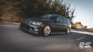 Lav moerk og gennemfoert thors lexus is300 sportcross 03