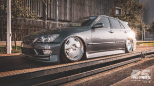 Lav moerk og gennemfoert thors lexus is300 sportcross 14