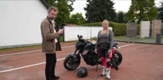 JYSKE PIGER PÅ ULOVLIGT TUNEDE MOTORCYKLER! JYSKE PIGER PÅ ULOVLIGT TUNEDE MOTORCYKLER!