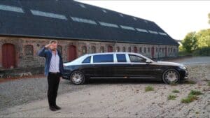 Låner Kim Jong-un's Maybach Pullman... Låner Kim Jong-un's Maybach Pullman...